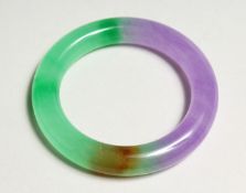 A LAVENDER AND GREEN JADE BANGLE