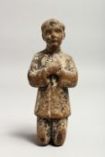 A 17TH CENTURY CARVED WOOD KNEELING FIGURE, praying. 8ins high.