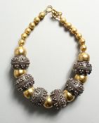 A ROMAN SILVER AND SILVER GILT NECKLACE