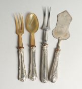 A PAIR OF SILVER HANDLED SALAD SERVERS, FORK & SLICE (4)