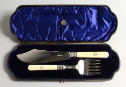 A PAIR OF SILVER PLAIN CASED FISH SERVERS Sheffield 1902