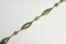 A GOLD JADEITE BROOCH