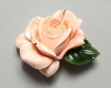 A SUPERB 18CT GOLD, CORAL ROSE AND LEAF BROOCH