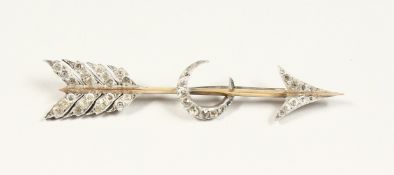 A LARGE DECORATIVE ARROW AND CRESCENT BROOCH 4ins long
