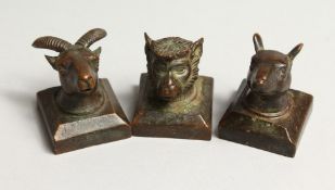 THREE SMALL JAPANESE BRONZE SEALS with animal heads 1.25ins long