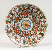 AN 18TH CENTURY DELFT POMPADOUR TIN GLAZED DISH. 11ins diameter.