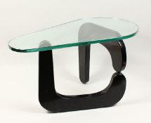AN UNUSUAL MID 20TH CENTURY 'BOOMERANG' TABLE with plate glass top and ebonised supports 34ins long
