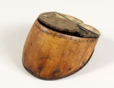 A HOOF HORN SNUFF BOX 3.5ins.