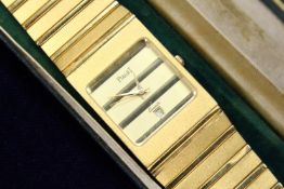 A gilt metal gent's wristwatch.