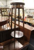 An Edwardian mahogany jardiniere stand.