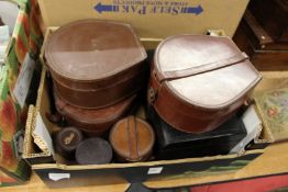 Leather collar boxes, a leather jewellery box etc.