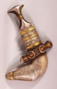 A YEMEN WHITE METAL & HORN HANDLE JAMBIYA DAGGER - 30CM