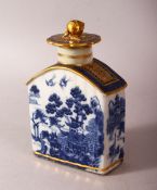 AN 18TH CENTUY CHINESE BLUE & WHITE PORCELAIN TEA CADDY & COVER - decorated with native landscape