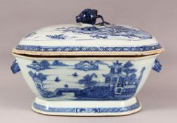 AN 18TH CENTURY CHINESE BLUE & WHITE PORCELAIN TUREEN & COVER, decorated with landscape views with