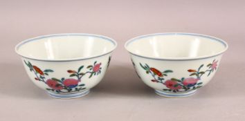 A PAIR OF 19TH / 20TH CENTURY CHINESE DOUCAI DECORATED BOWLS - each decorated with floral display