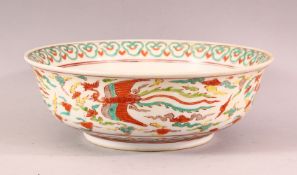 A FINE MING STYLE CHINESE WUCAI DECORATED BOWL - decorated with scenes of dragons and phoenix birds,