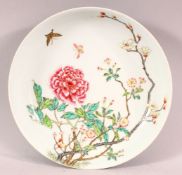 A GOOD 18TH CENTURY FAMILLE ROSE PORCELAIN DISH, decorated with flowers and butterfly, six character