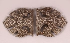 A 19TH CENTURY GOLD & SILVER INLAID NIELLO BELT BUCKLE - inlaid in silver with floral motif with