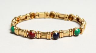 A GOOD 18CT GOLD BRACELET