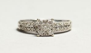A WHITE GOLD DIAMOND RING