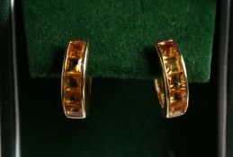 A PAIR OF 9CT GOLD CITRINE SET HOOP EARRINGS
