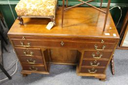 A GEORGIAN MAHOGANY KNEEHOLE DESK, with brushing slide long drawer, oanel door in kneehole flanked