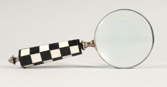 A MAGNIFYING GLASS WITH CHEQUERED HANDLE.
