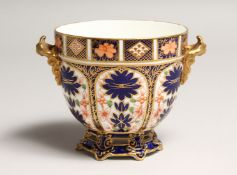 A ROYAL CROWN DERBY JAPAN PATTERN TWO HANDLED OVAL SHAPED VASE. No. 1304 & 1128. 4ins high.