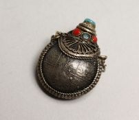 A SMALL CHINESE FILIGREE SCENT BOTTLE 1.5ins