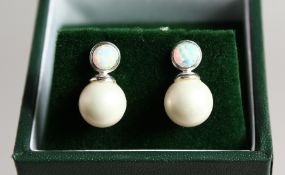A PAIR OF PEARL DROP EARRINGS
