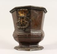 AN 18TH CENTURY BRONZE OCTAGONAL WINE COOLER with handles 8.ins high and tin liner.