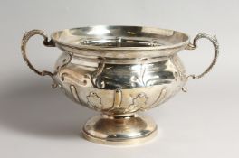 POLO INTEREST: A GOOD LARGE SILVER TWIN HANDLED PEDESTAL BOWL, with leaf cast handles and embossed