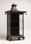 A GOOD GEORGIAN DESIGN CHINESE STYLE, SHOW CASE with Pagoda top hung with bells 20ins high, 8ins