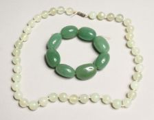 A JADE BRACELET AND NECKLACE (2).