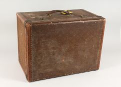 AN OLD LOUIS VUITTON STYLE LEATHER TRUNK with fitted interior and leather carrying handle. 1ft