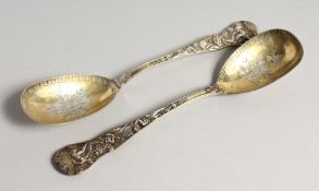 A GOOD PAIR OF VICTORIAN SILVER GILT CAST SPOONS with classical figures. London 1868, maker, Lia's