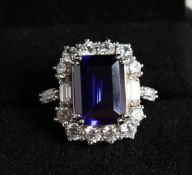 A SILVER FAUX TANZANITE DRESS RING