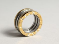A GOOD 18CT TWO COLOURED GOLD BULGARI RING