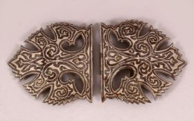 A 19TH CENTURY GOLD & SILVER INLAID NIELLO BELT BUCKLE - inlaid in silver with floral motif with