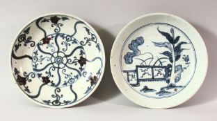 TWO CHINESE BLUE AND WHITE CARGO PLATES, both approx. 20.5cm.
