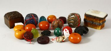 A MIXED LOT OF CHINESE ITEMS - comprising one metal desk seal with dragons and characters, 5cm,