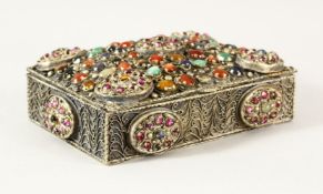 A 19TH CENTURY INDIAN WHITE METAL & SEMI PRECIOUS STONE INLAID BOX - the box inlaid with a variety