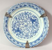 A CHINESE BLUE AND WHITE PORCELAIN DISH, the centre decorated with phoenix amongst flowers, 23cm