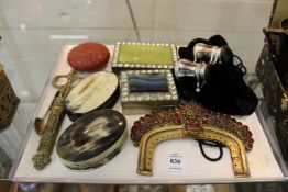 Miscellaneous collectables to include two horn snuff boxes, a cinnabar lacquer box and cover,