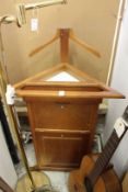 A Compactum corner corner clothes valet.