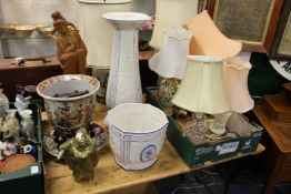 A pottery jardiniere and stand and four various lamps.