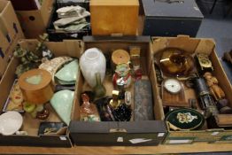 A quantity of miscellaneous collectables.