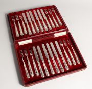 A CASED SET OF TWELVE SILVER HANDLED FRUIT KNIVES AND FORKS. Sheffield 1926.