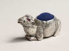 A NOVELTY SILVER CAMEL PIN CUSHION.