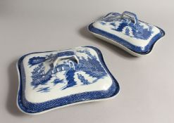 A PAIR OF BLUE AND WHITE SQUARE SHAPE TUREENS AND COVERS 9ins